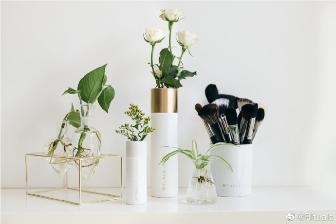 化妝品塑料包裝瓶的簡(jiǎn)介及生產(chǎn)注意事項