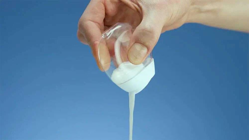 再也不用「擠牙膏」，高露潔換上的「潤滑劑」包裝，讓牙膏從此一滴不剩