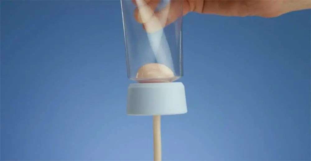 再也不用「擠牙膏」，高露潔換上的「潤滑劑」包裝，讓牙膏從此一滴不剩